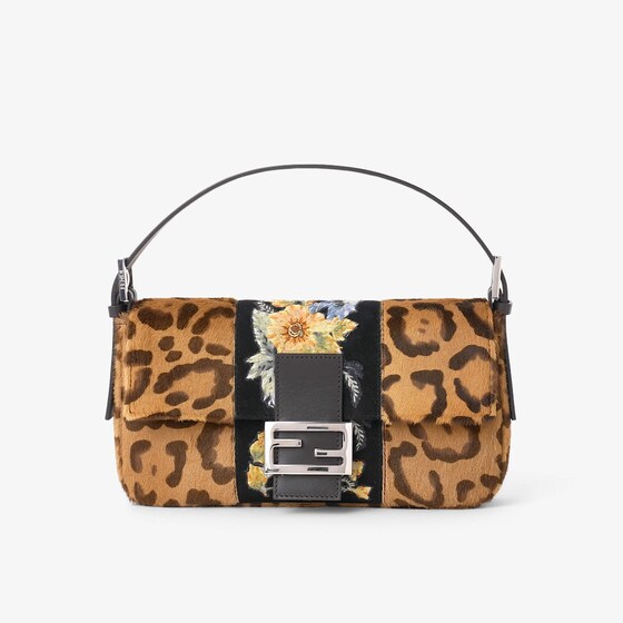 Fendi Baguette 26424 In Brown