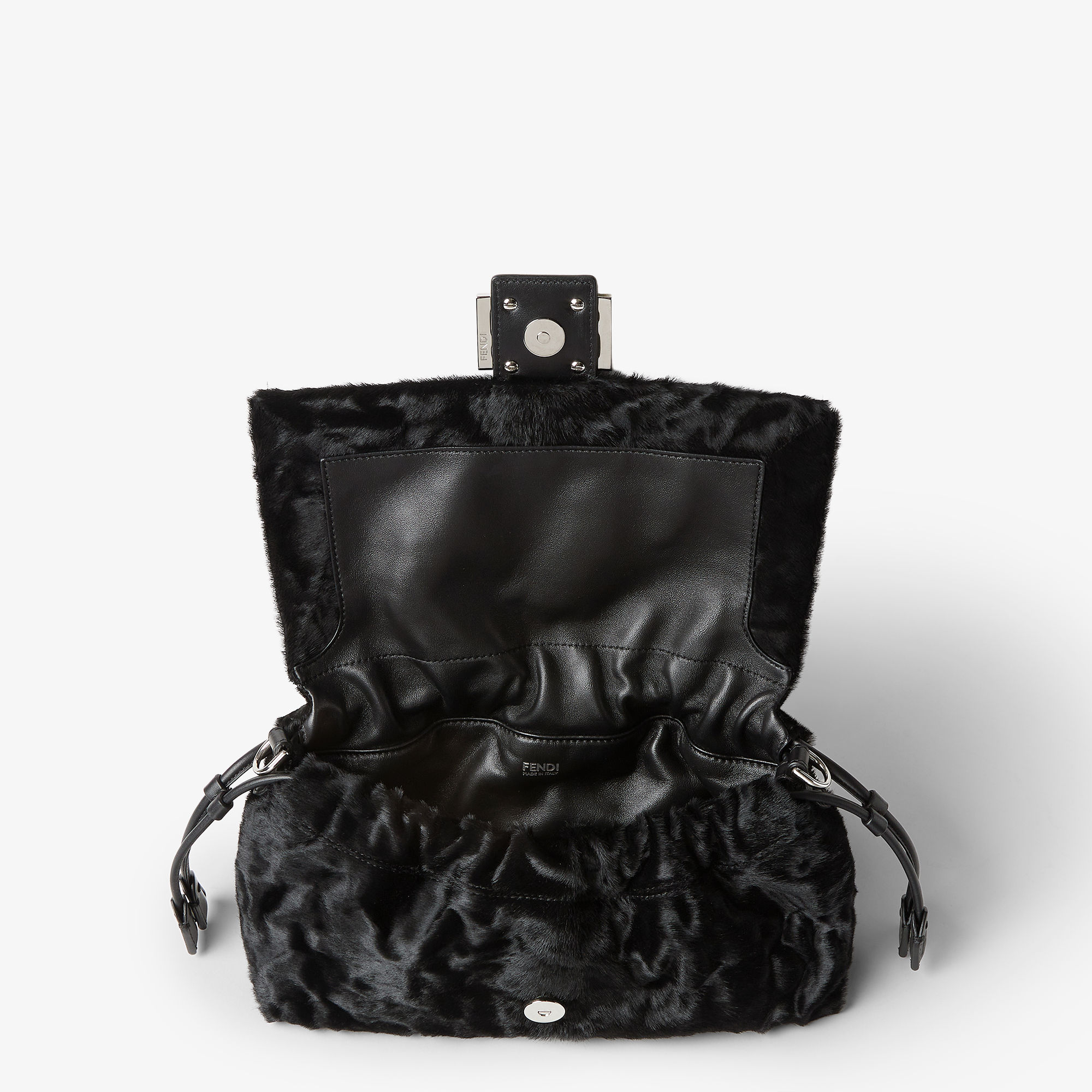 バゲット® ソフト ミディアム - ブラック | FENDI JP