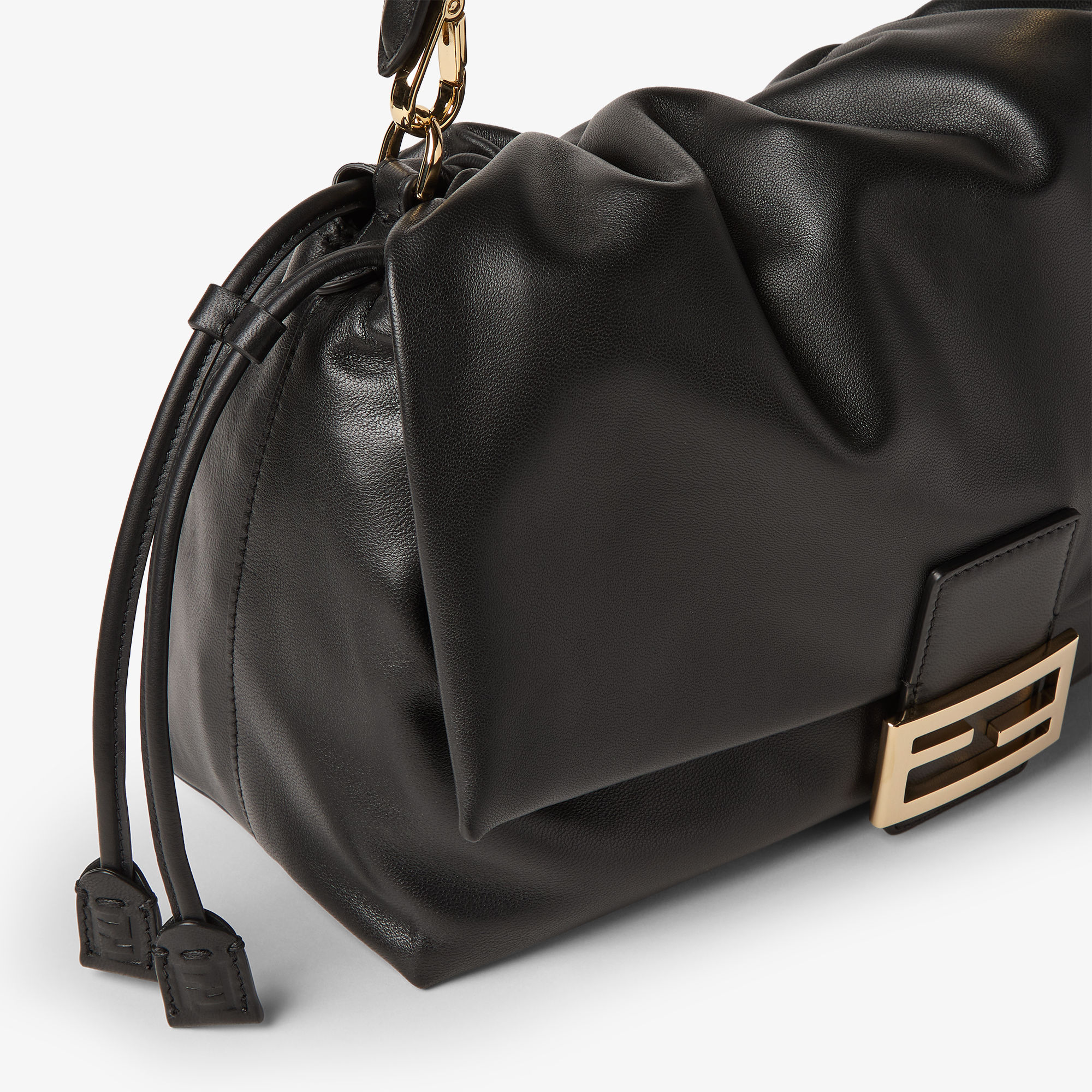 フェンディ FENDI FE85040 バゲット　ラージ 8BR857B1ZKF0QA1_05?wid=2000&