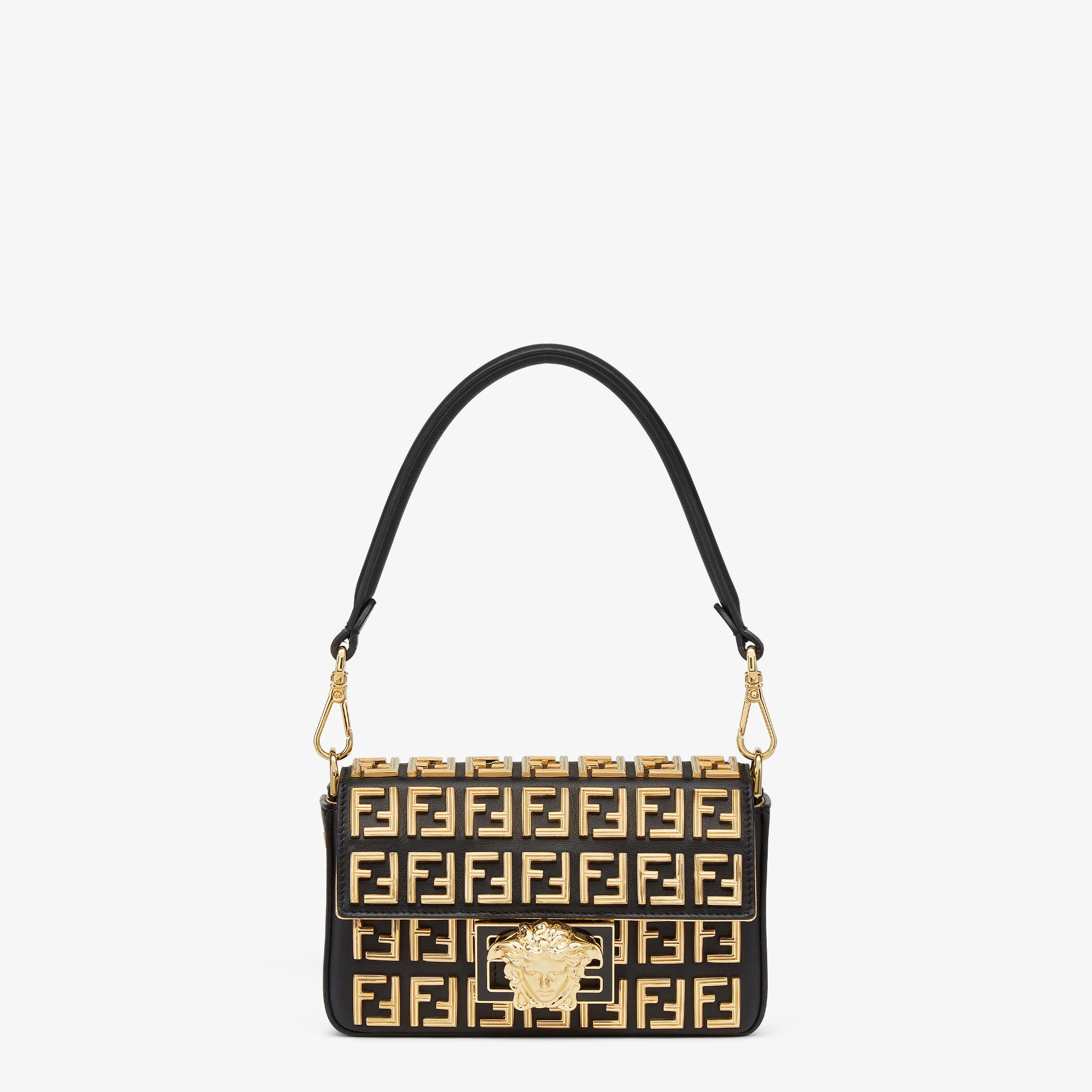 FENDI ブローチ