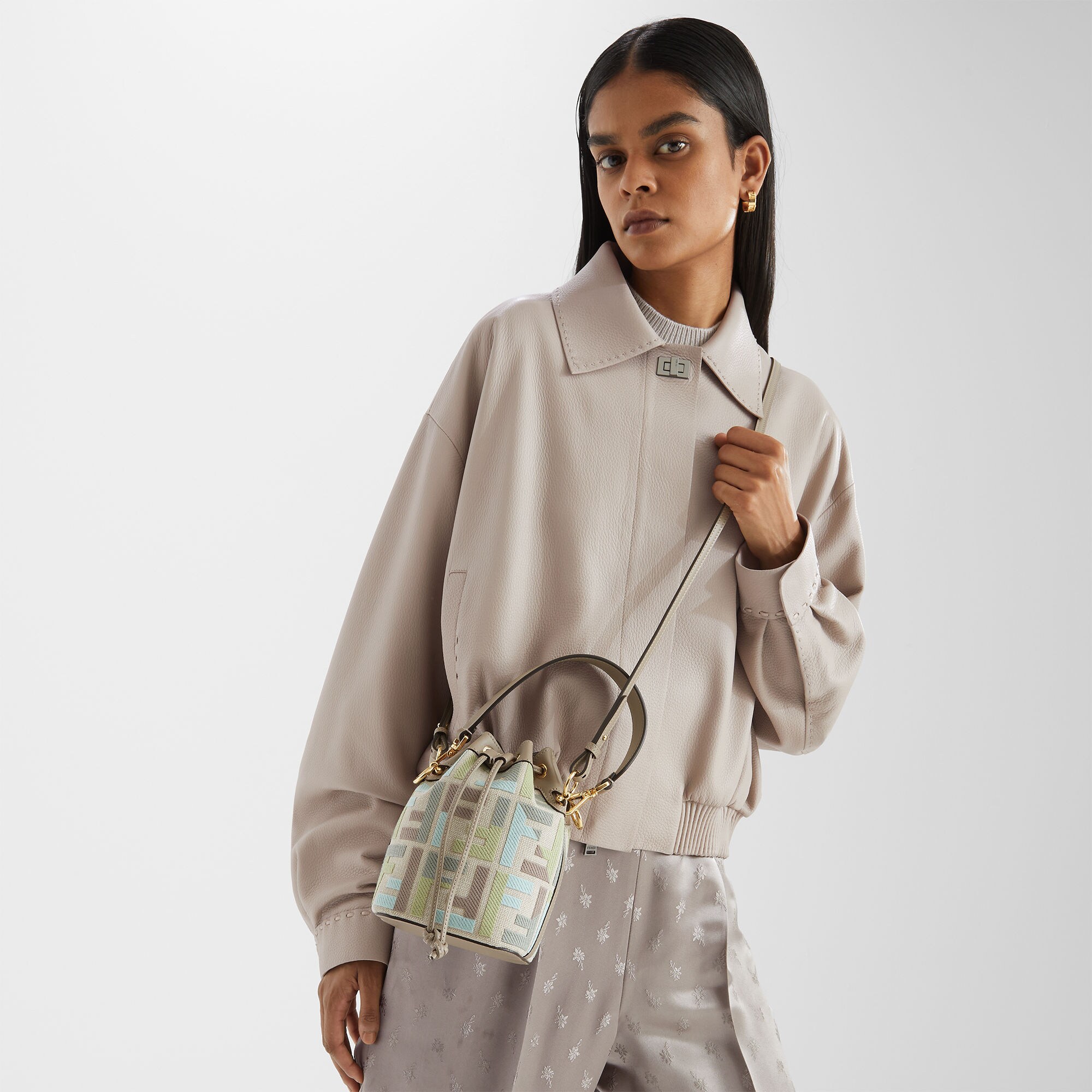 Vitkac Fendi Small Mon Tresor Bucket Bag Fendi Mon Tresor Bucket Bag