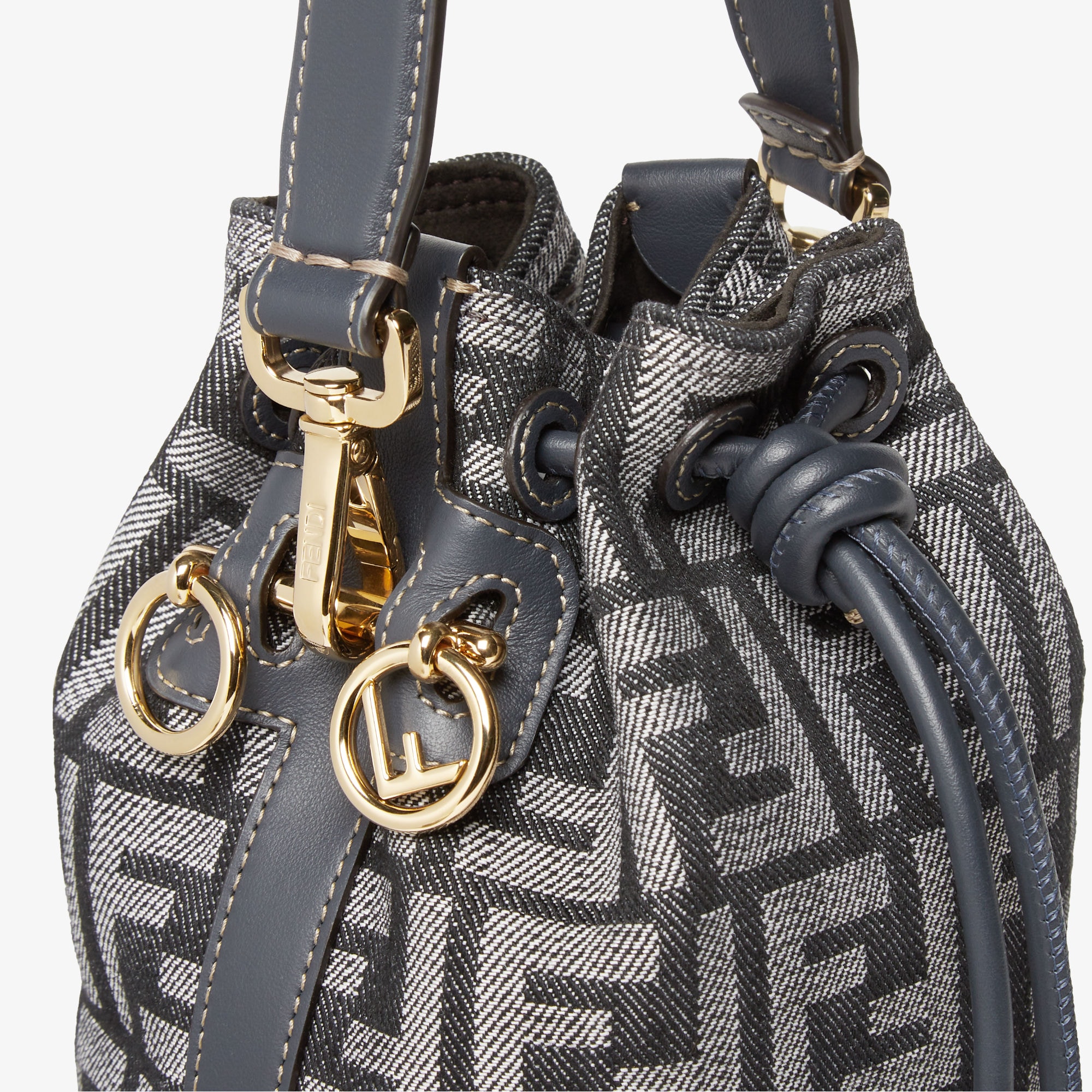 8BS109AUT4F1UJ5_05?wid=2000&