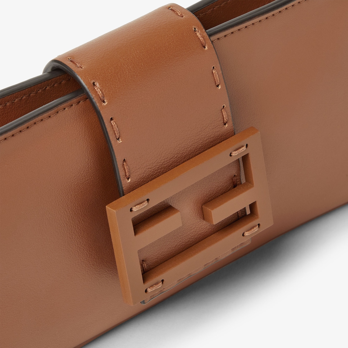 حقيبة Fendi Baby B.