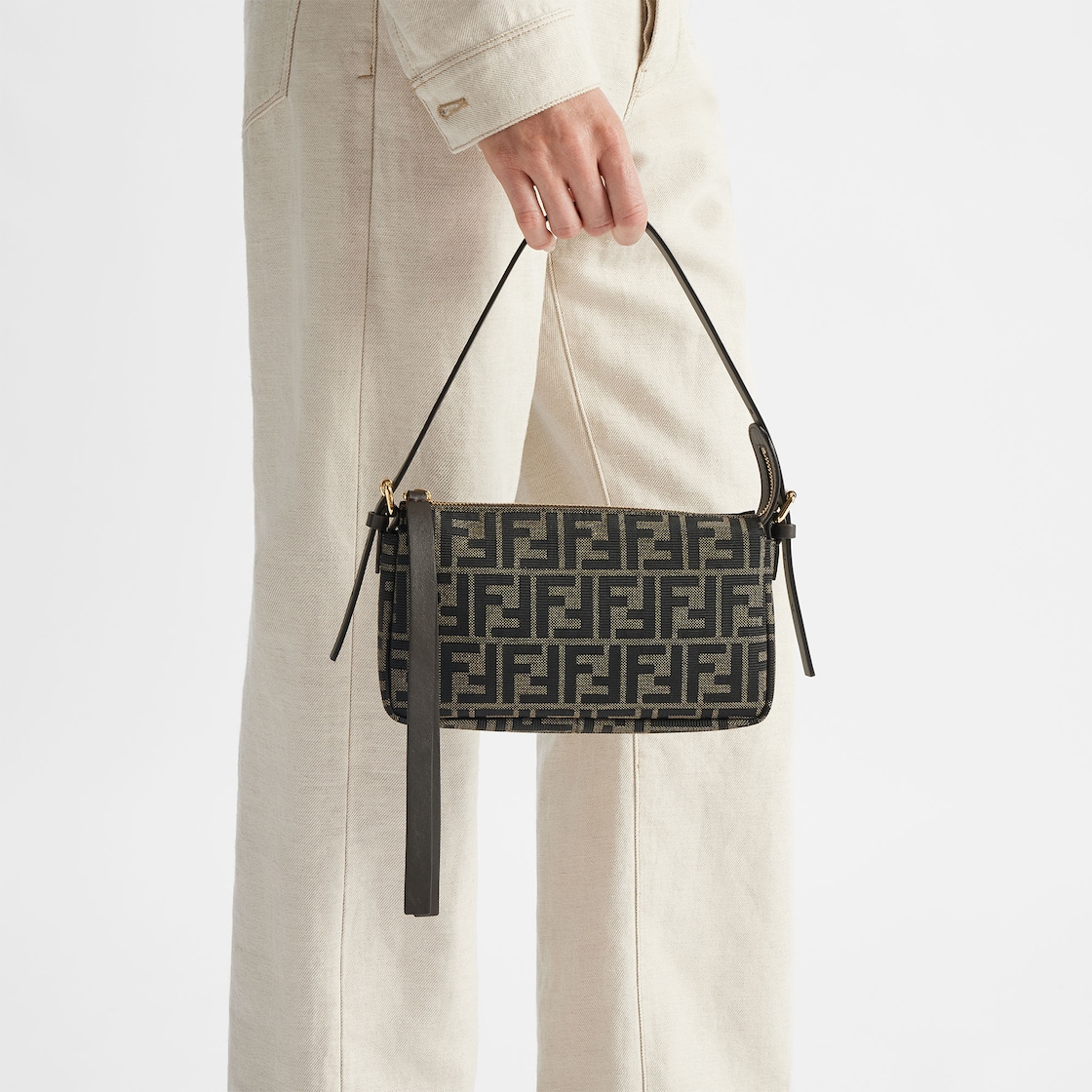 Kleine Tasche mit Reißverschluss an der Oberkante