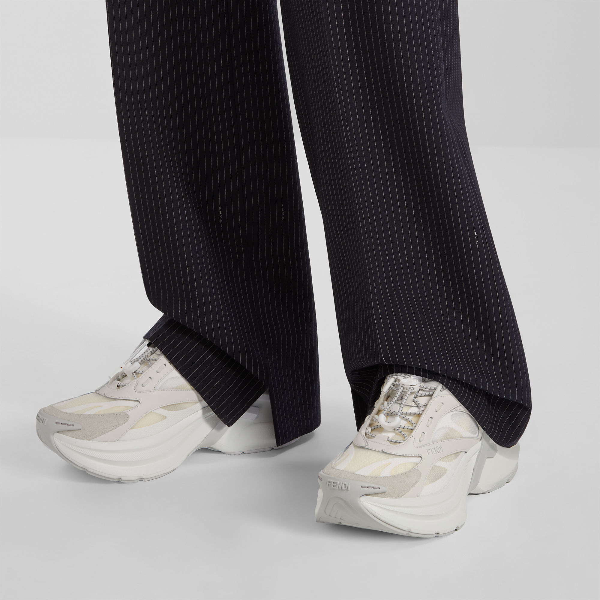 フェンディ F-ライト テクニカルファブリック ホワイト | Fendi