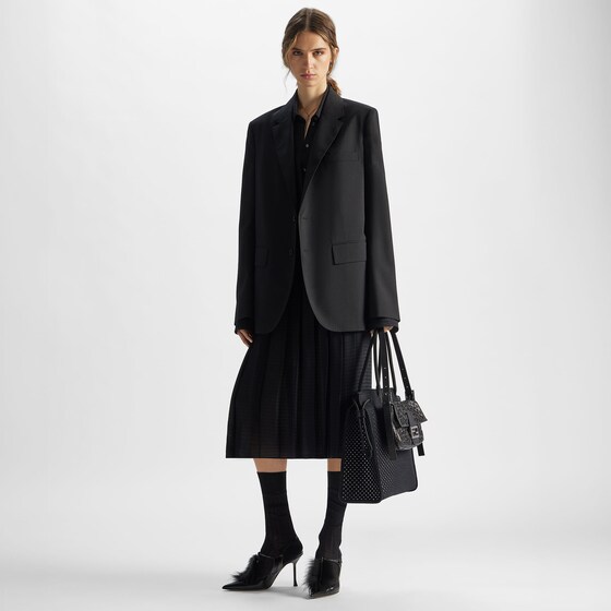 Fendi Inspired by the allure of film noir's femmes fatales | Thumbnail 5