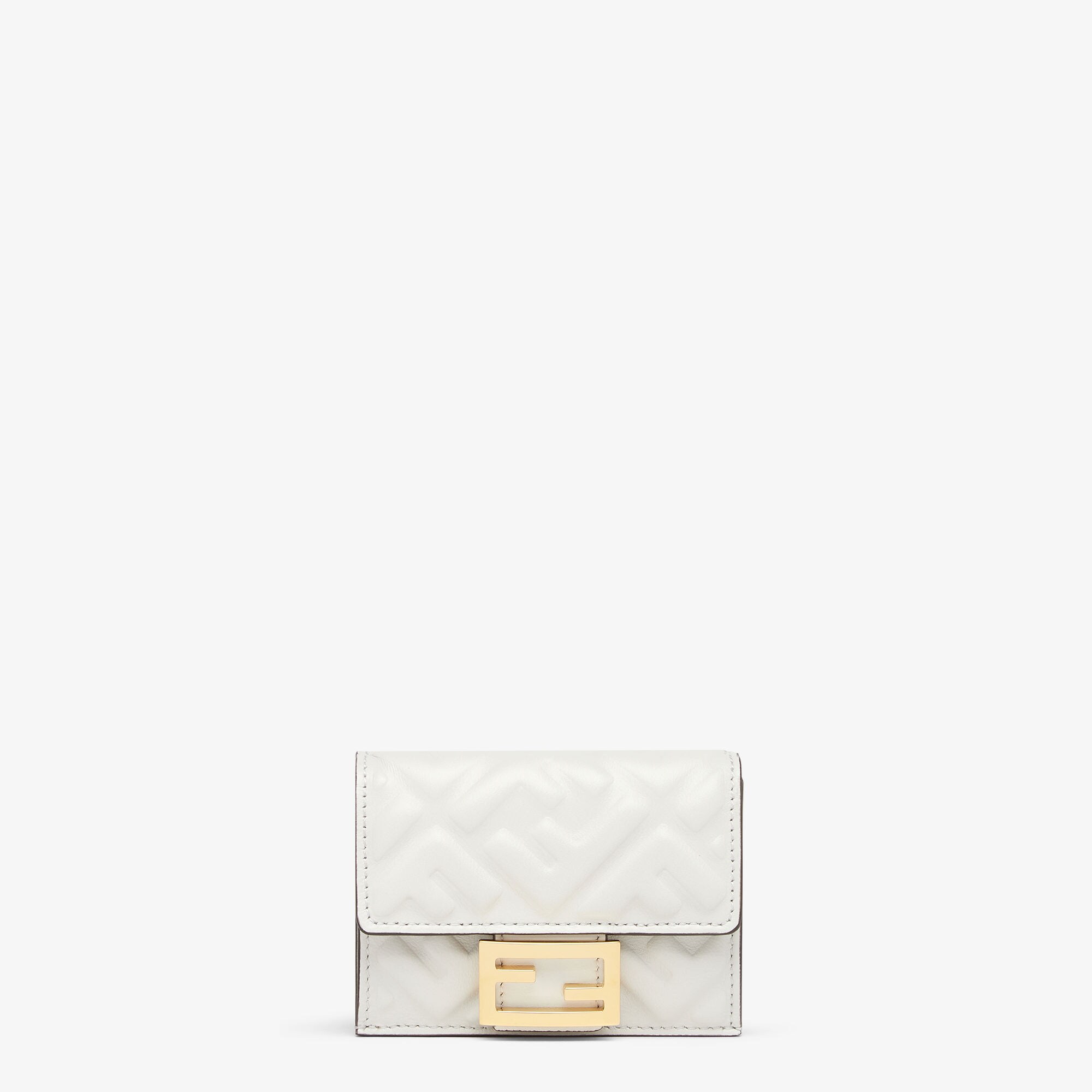 バゲット マイクロ 三つ折り財布 レザー ホワイト | Fendi