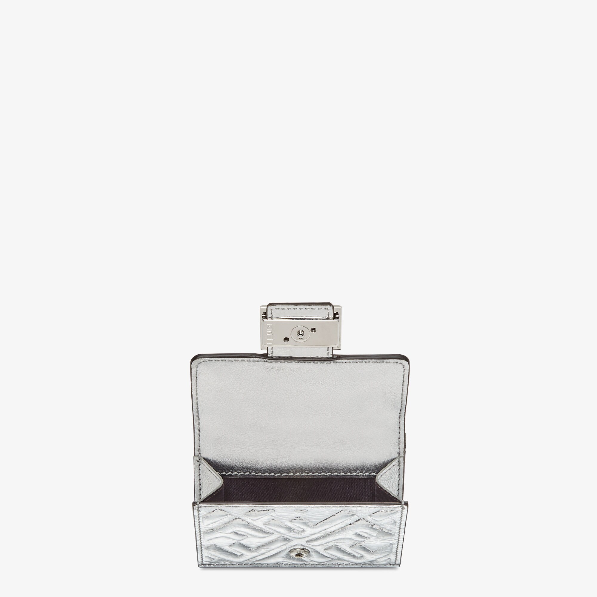 N*3様 FENDI フェンディ 乗っか シャドー キーホルダー シルバー N*3様 FENDI フェンディ 乗っか シャドー キーホルダー シルバー
