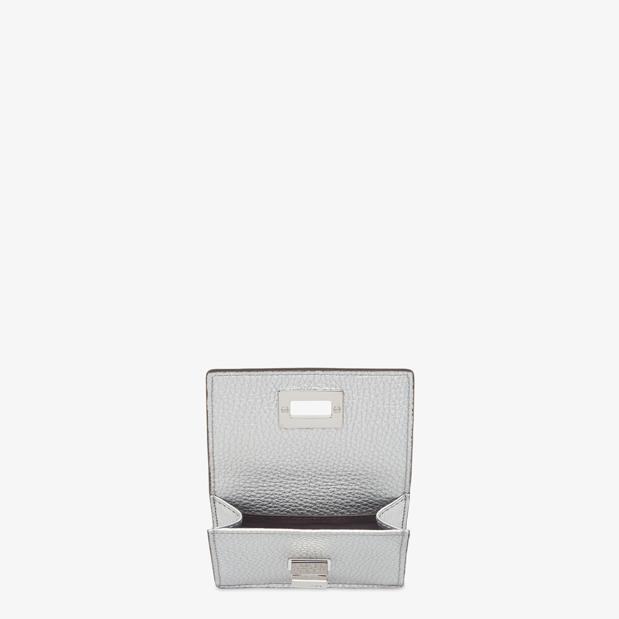 ピーカブー マイクロ 三つ折り財布 カーフレザー シルバー | Fendi ピーカブー マイクロ 三つ折り財布 カーフレザー シルバー | Fendi