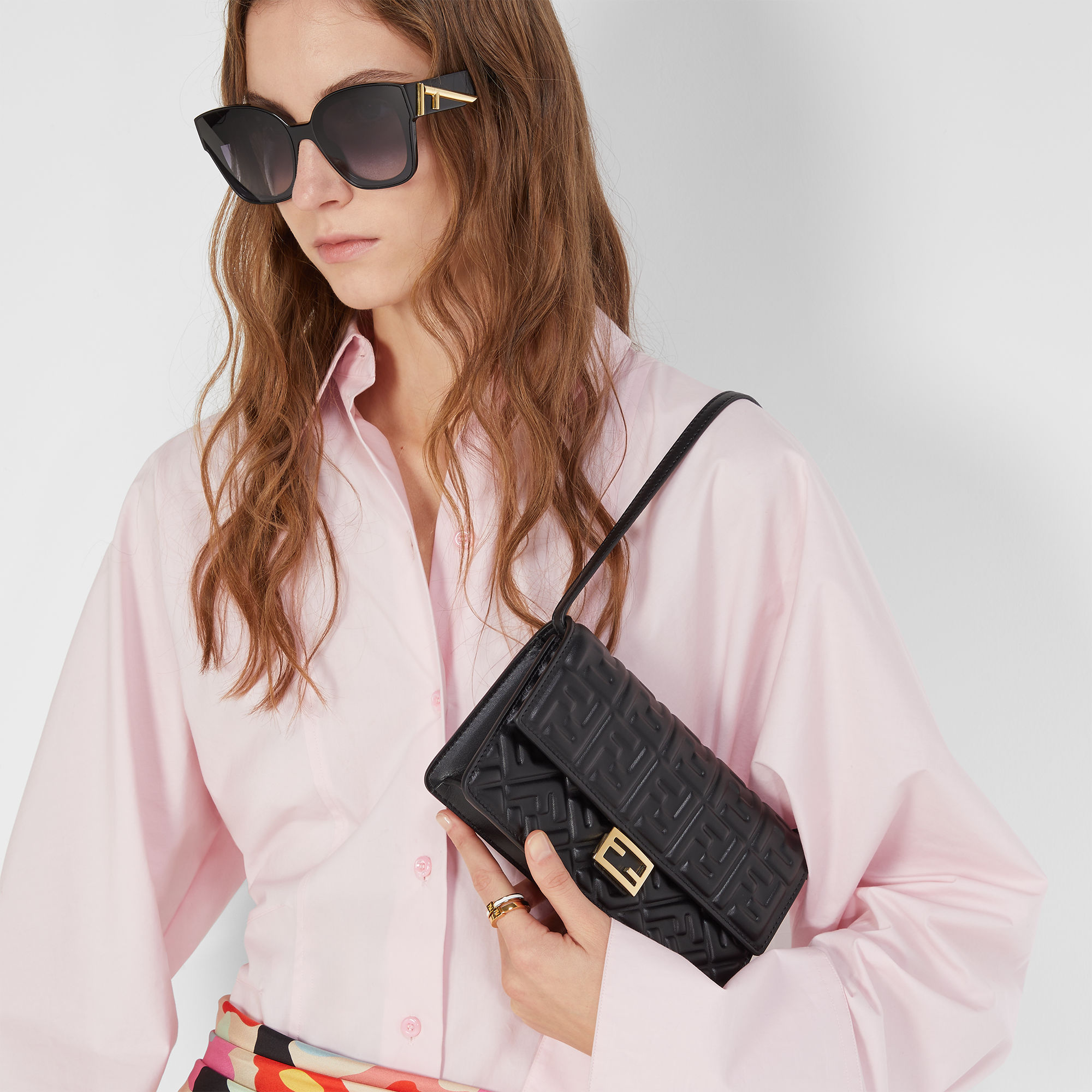 財布ショルダー バゲット レザー ブラック | Fendi
