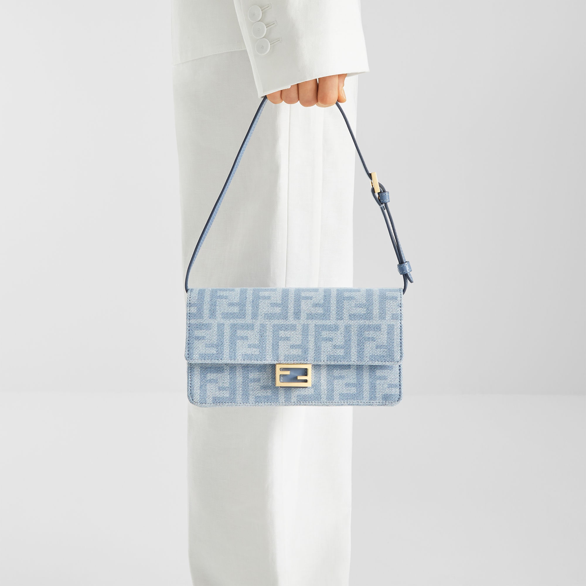 財布ショルダー バゲット デニム ライトブルー | Fendi