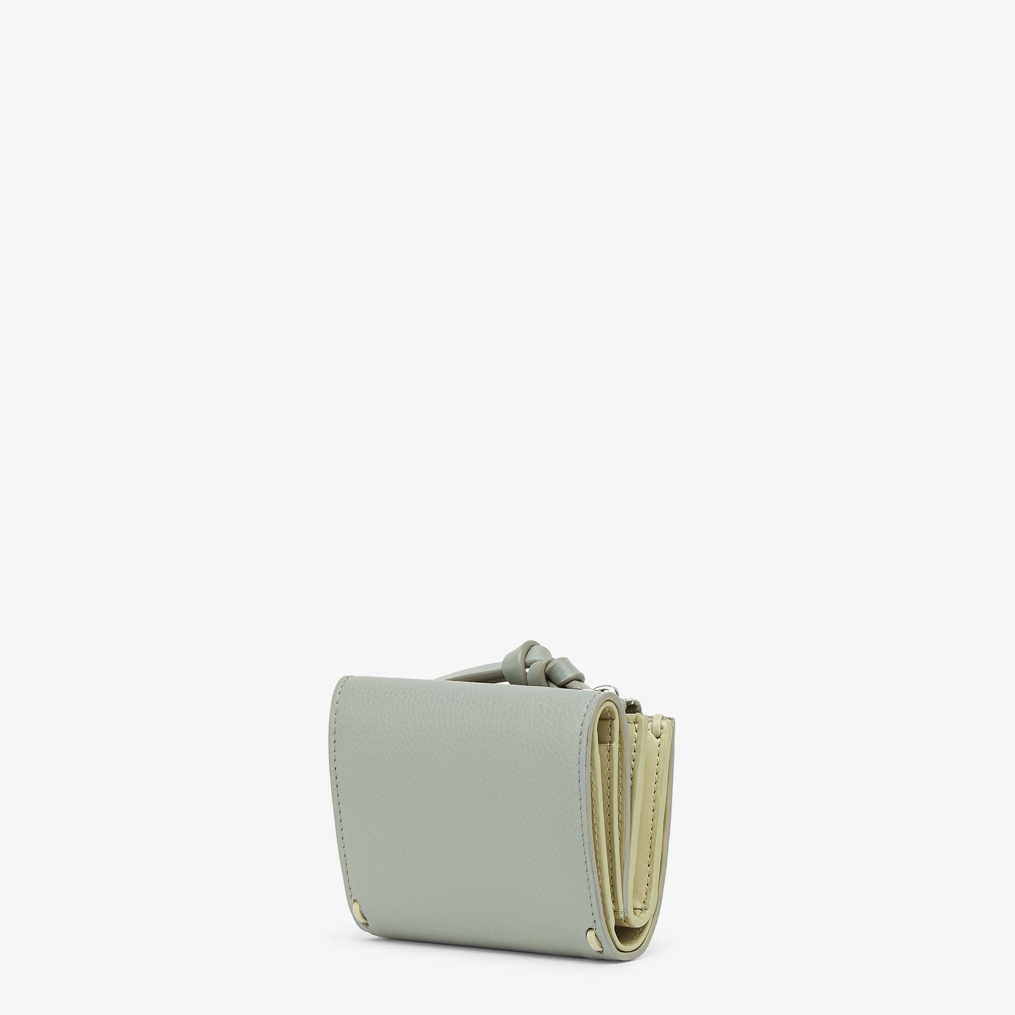 ピーカブー マイクロ 三つ折り財布 カーフレザー グリーン | Fendi ピーカブー マイクロ 三つ折り財布 カーフレザー グリーン | Fendi
