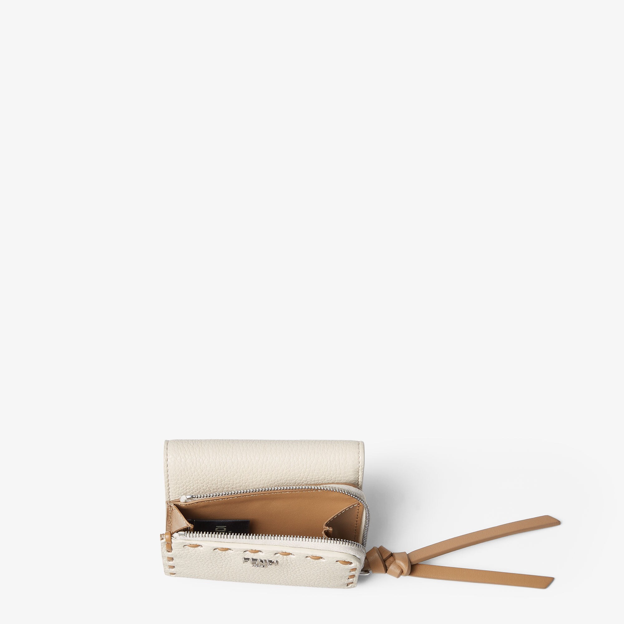 FENDIマイクロピーカブー三つ折り財布　白 FENDIマイクロピーカブー三つ折り財布 白 ピーカブー マイクロ 三