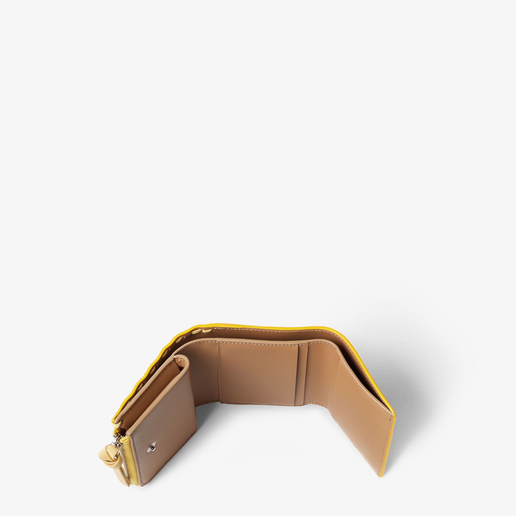 セレリア マイクロ 三つ折り財布 カーフレザー イエロー | Fendi