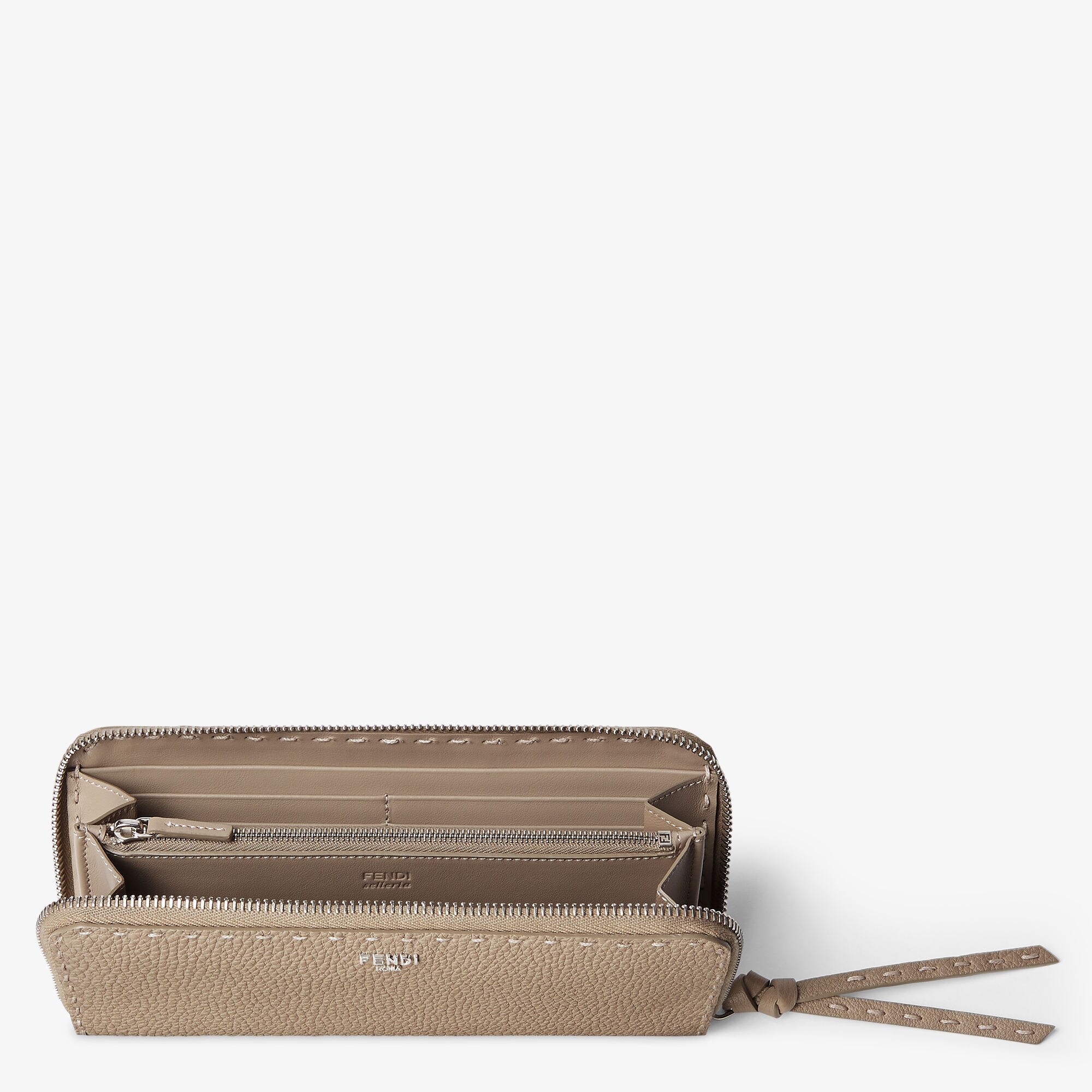 【SALE】在庫セール FENDI レザー ジップ長財布 FENDI フェンディ レザー長財布 ラウンドジップ ロゴプレート
