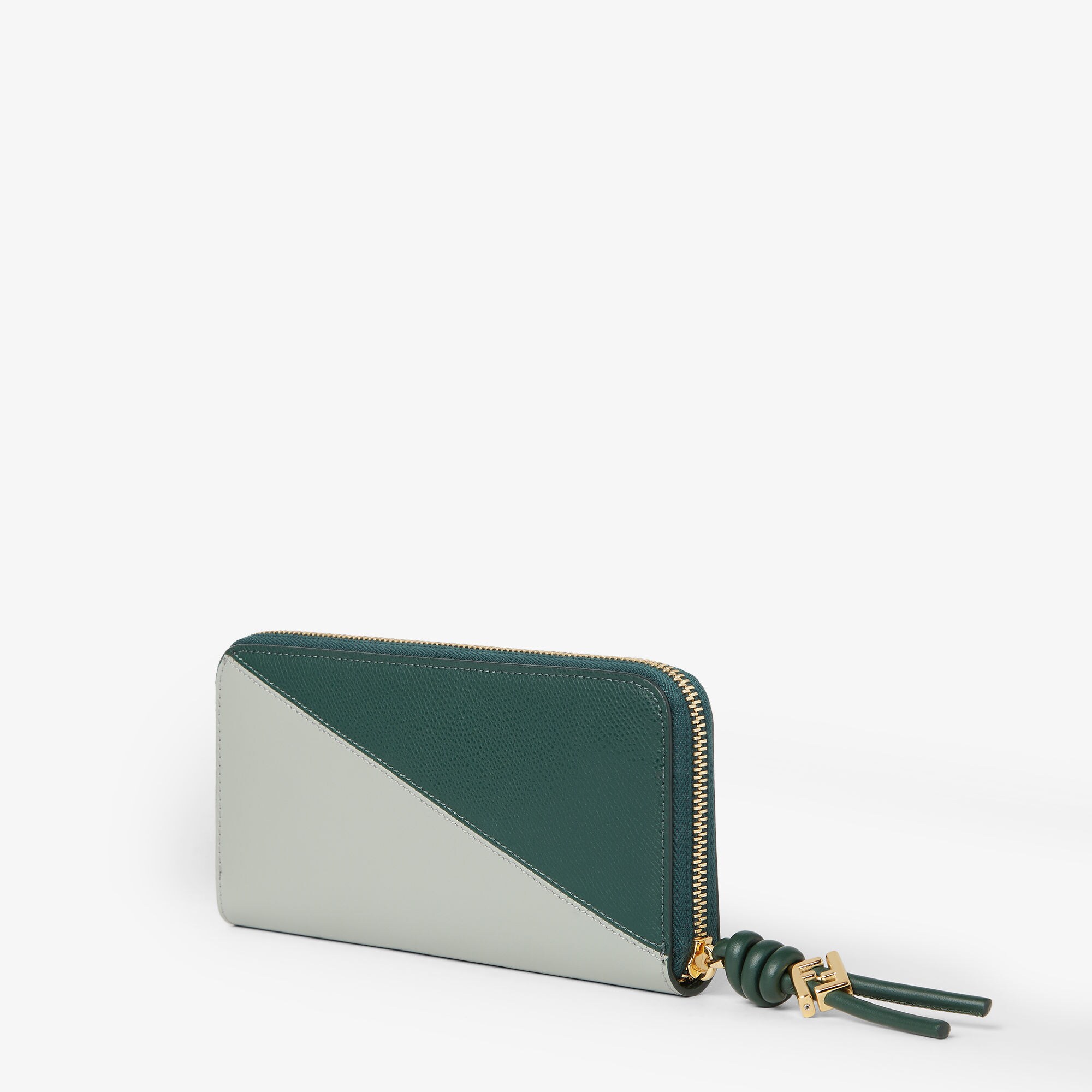 FENDI 二つ折り財布 オリーブグリーン FENDI 二つ折り財布 オリーブグリーン FENDI 二つ折り財布 オリーブ