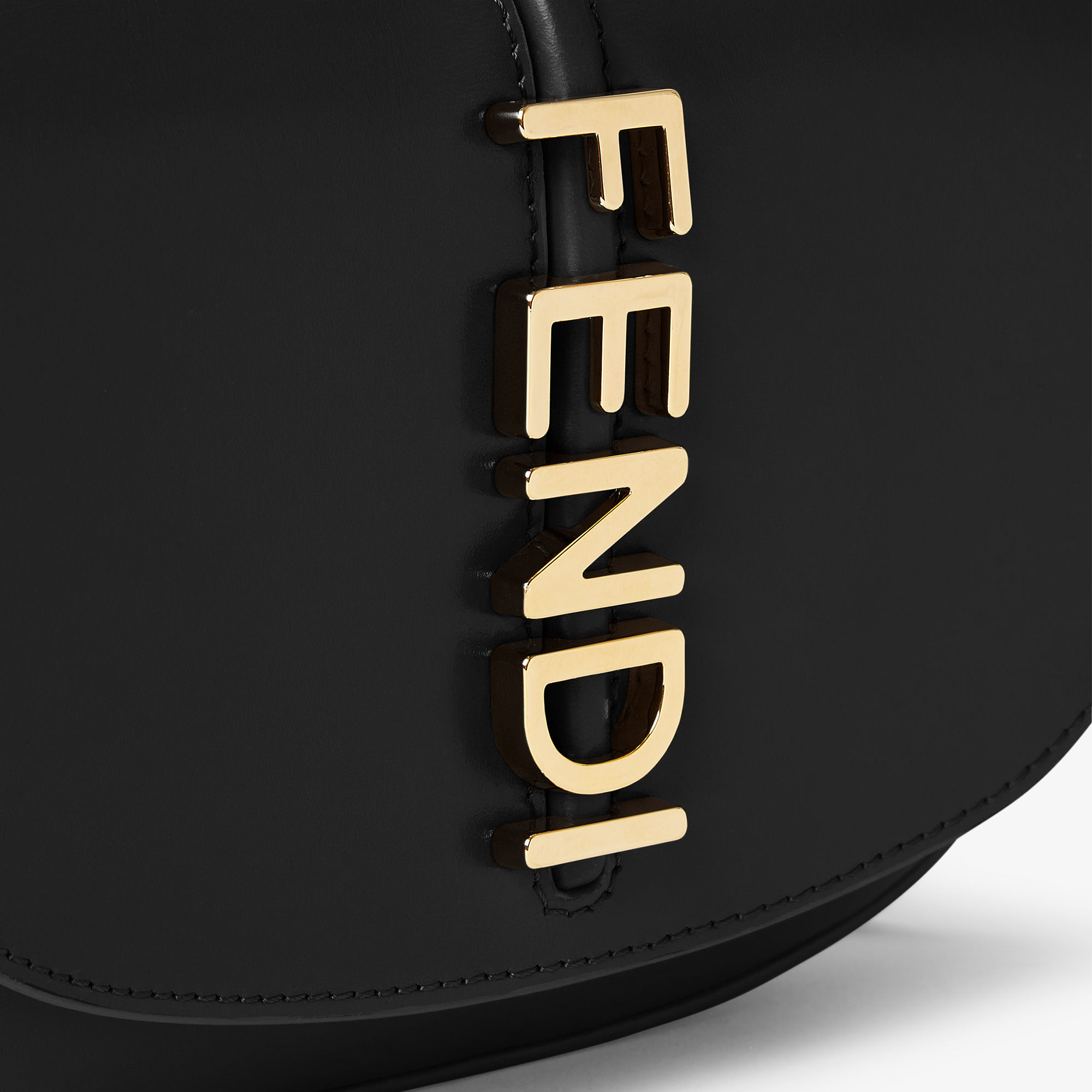 フェンディグラフィ 財布ショルダー レザー ブラック | Fendi