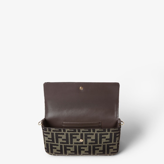 Fendi Tube Wallet On Chain | Thumbnail 4
