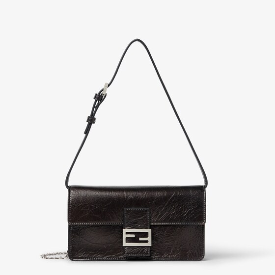 Fendi Tube Wallet On Chain In Black