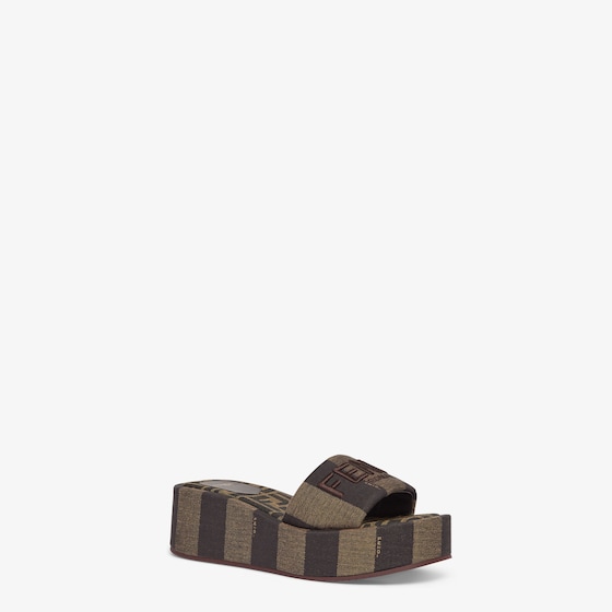 Fendi Wide-band slides with a platform sole | Thumbnail 2