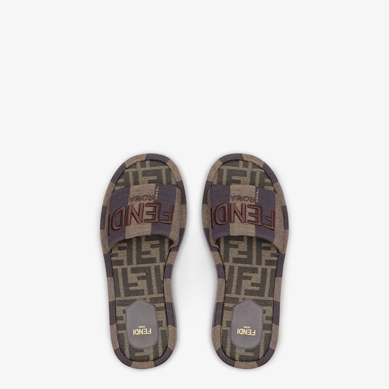 Fendi Wide-band slides with a platform sole | Thumbnail 4