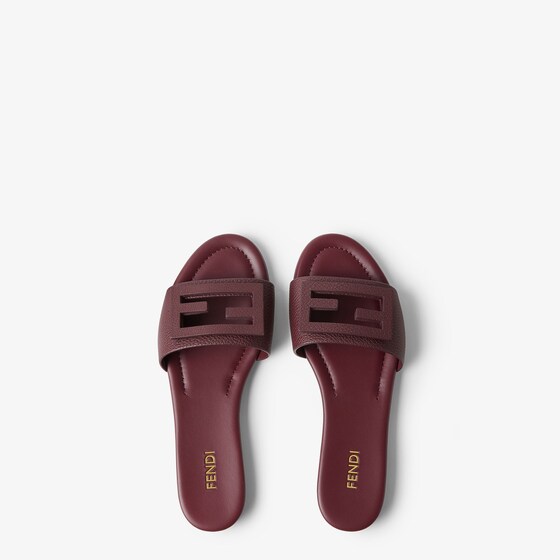 Fendi The iconic Baguette buckle becomes an understated detail | Thumbnail 4