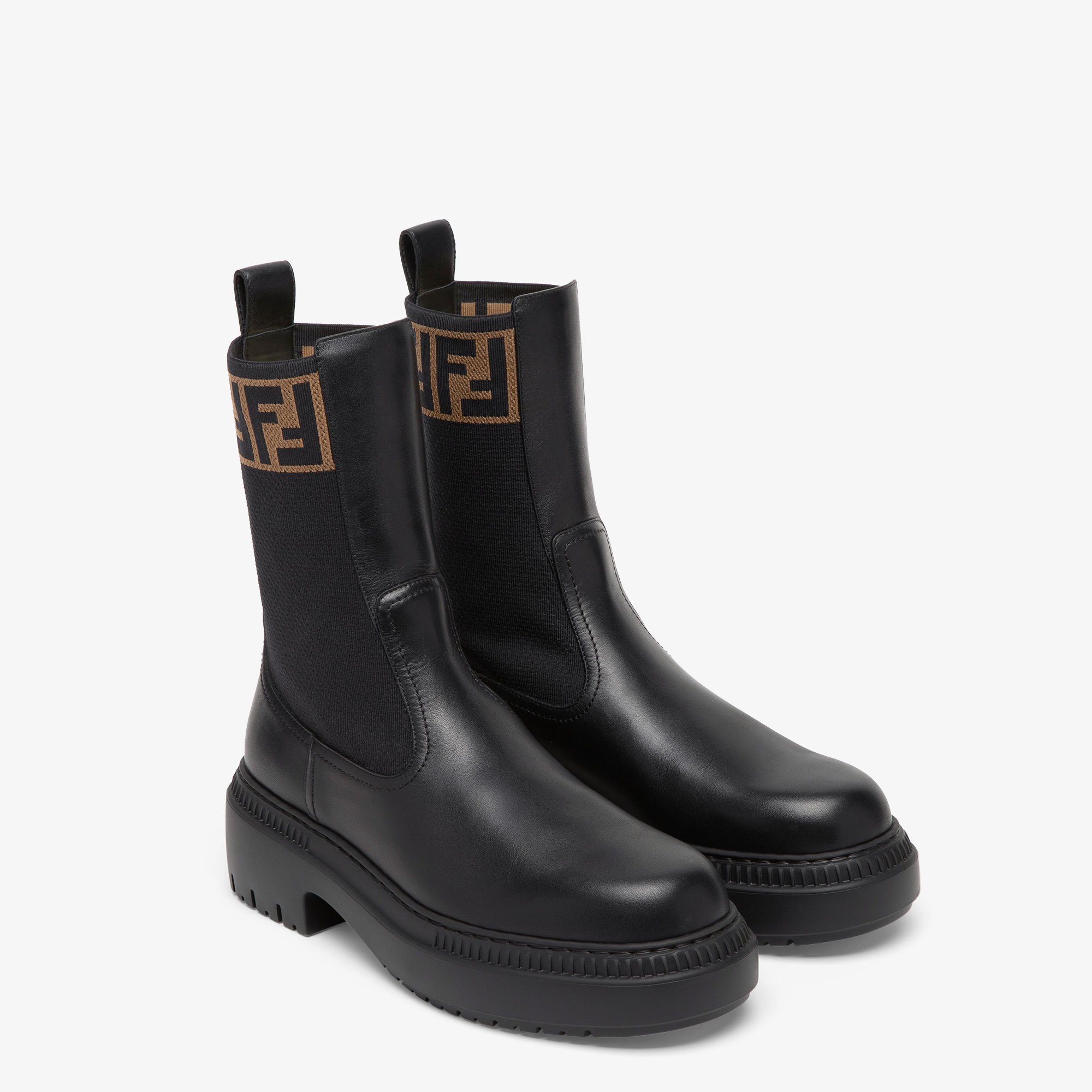 スニーカー FENDI SS25 Black leather Domino sneakers (7E1706NA7 F0QA1) Fendi Black Leather Domino Sneakers | italist