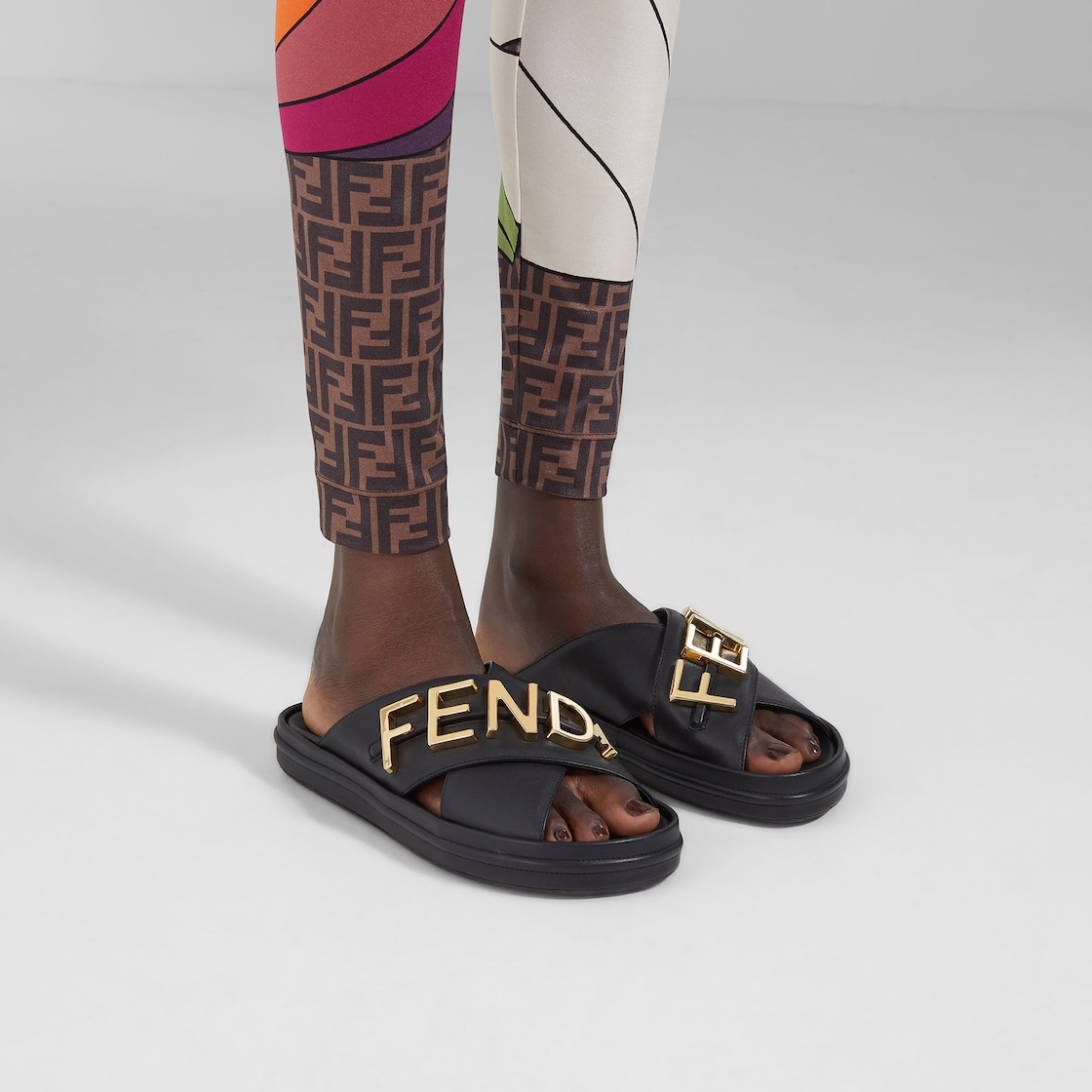 フェンディグラフィ - ブラックレザー スライド | Fendi フェンディグラフィ - ブラックレザー スライド | Fendi