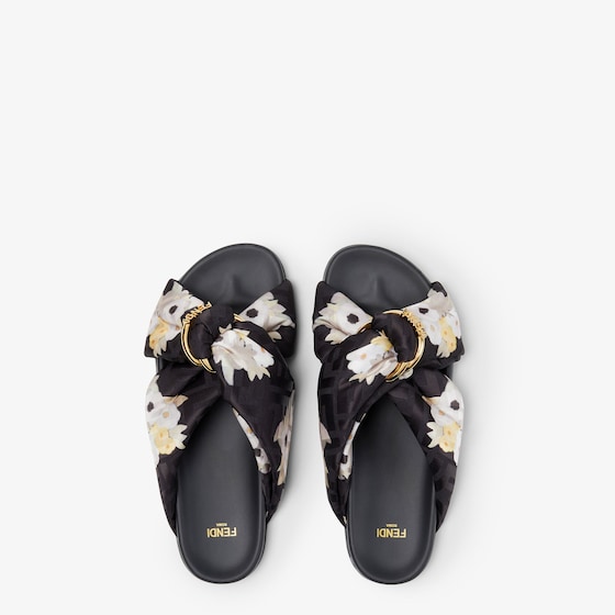 Fendi Padded double-band flat slides with decorative D-ring | Thumbnail 4