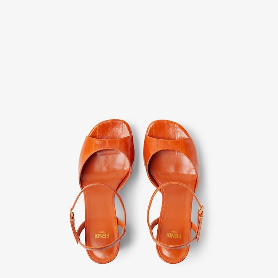 Fendi Platform sandals with band over the toes | Thumbnail 4
