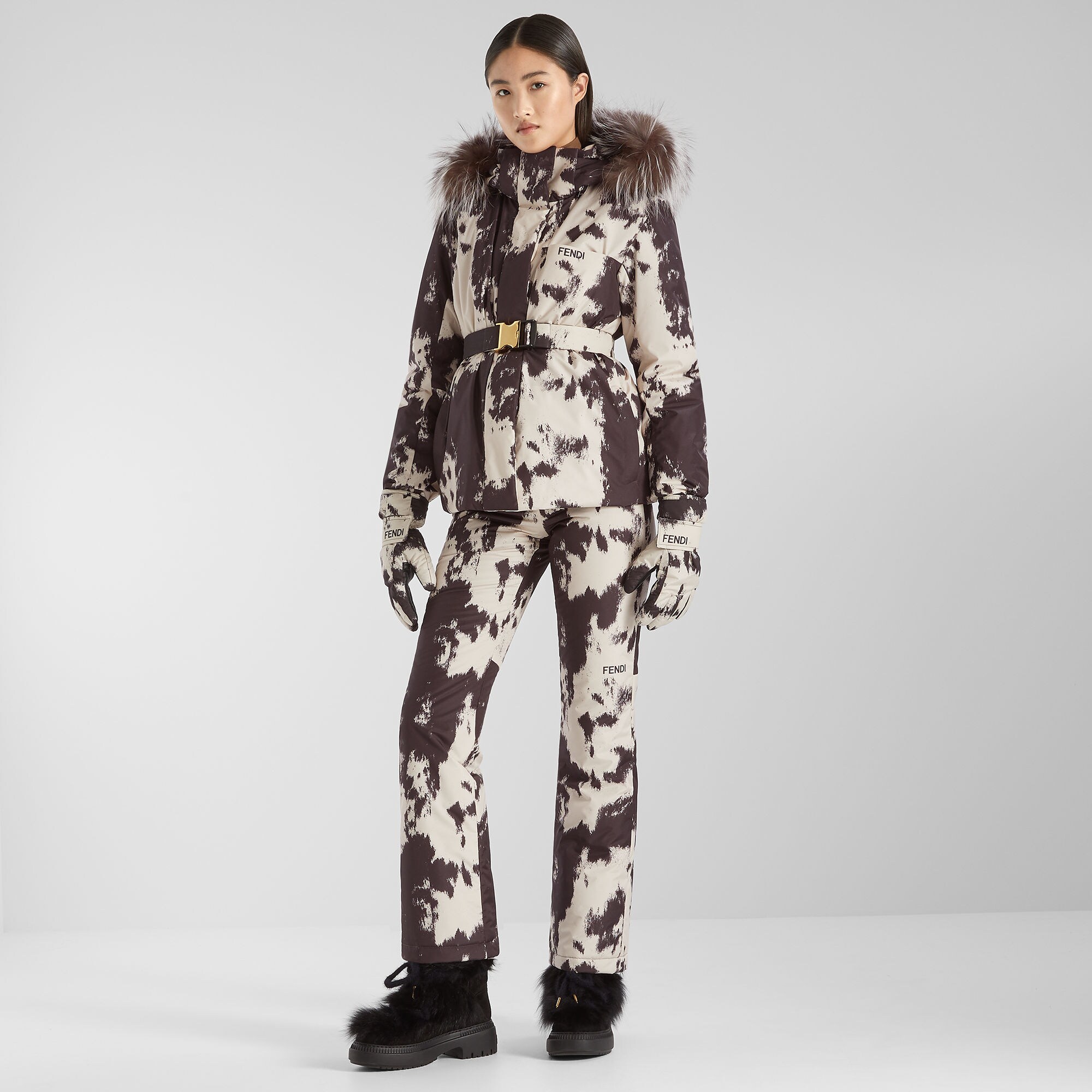 ユウ フェンディ ジャケット Fendi Women's Forever Reversible Hooded Puffer Jacket Zucca