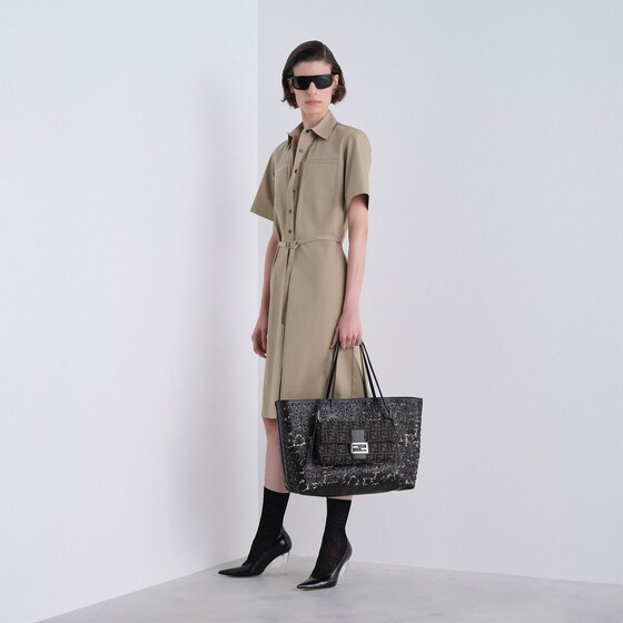 Fendi reinterprets the classic trench coat fabric with | Thumbnail 4