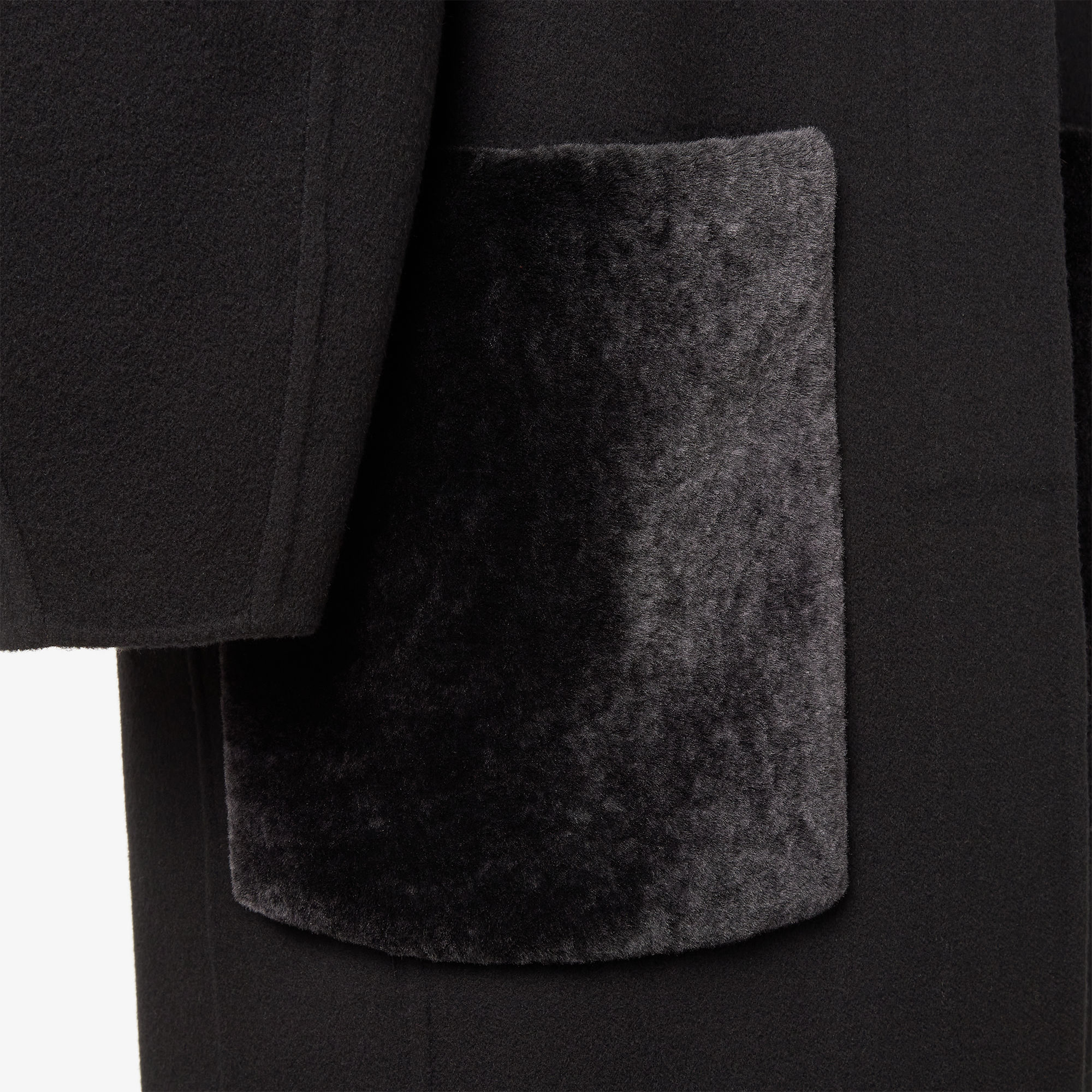 フェンディ コート 黒 楽天市場】美品 FENDI フェンディ サイズ表記12 ブラック ウール