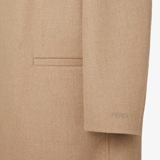 Fendi Oversize coat with a large collar and fur lapels | Thumbnail 3