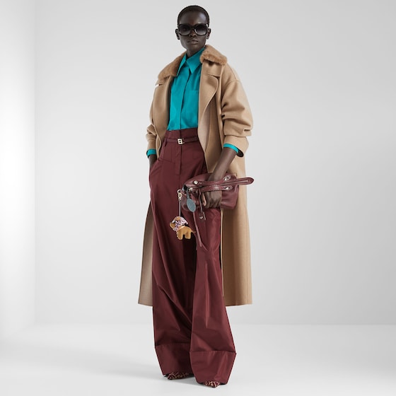 Fendi Oversize coat with a large collar and fur lapels | Thumbnail 4