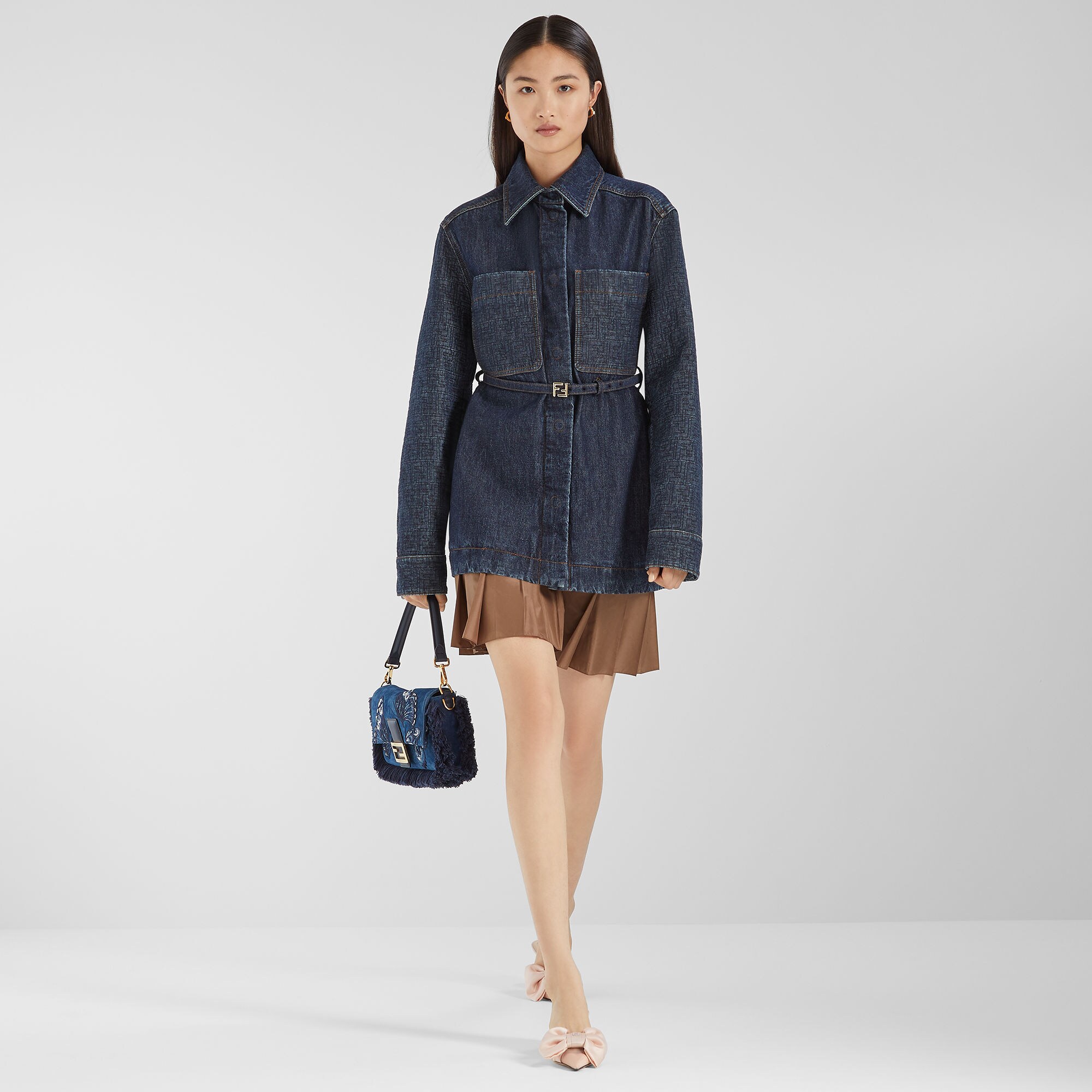 FLF677AW82F1UKI_99?wid=2000&