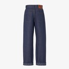 長牛仔褲的影像 2/4