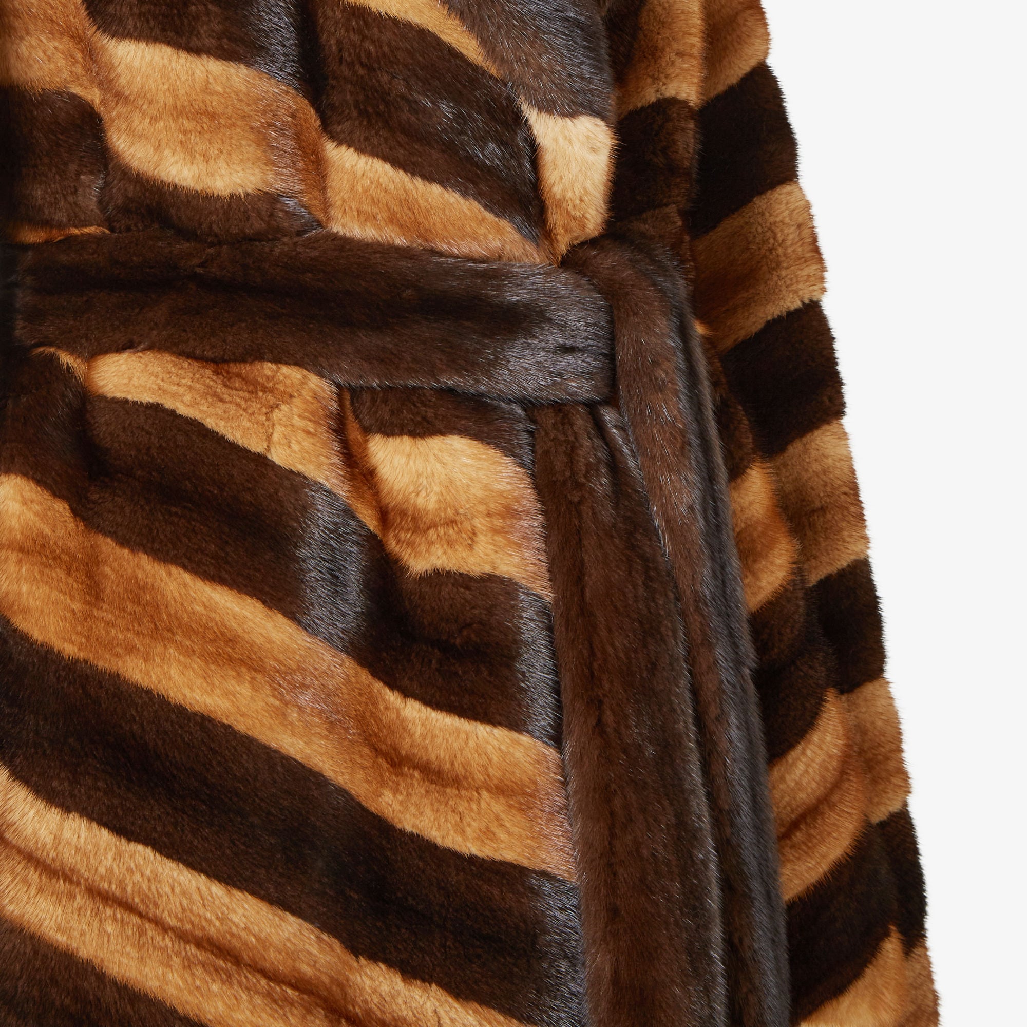 FNE47NAWYPF1PCU_03?wid=2000&