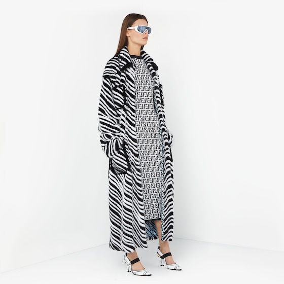 Fendi Robe-style coat with collar and dropped shoulder | Thumbnail 4
