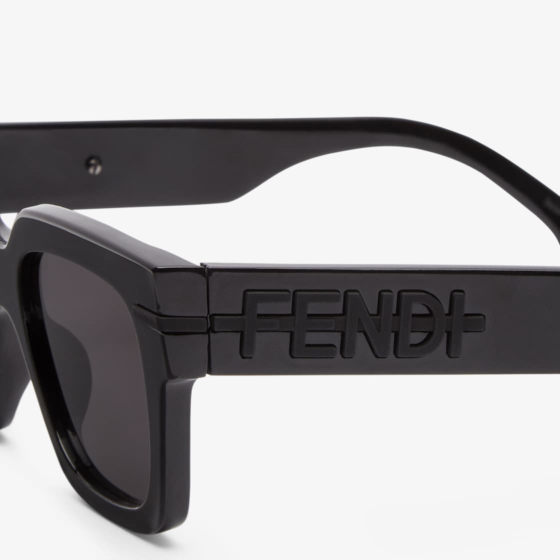 ブラック のウィ メンズ 向けデザイナー サングラス | FENDI JP ブラック のウィ メンズ 向けデザイナー サングラス | FENDI JP