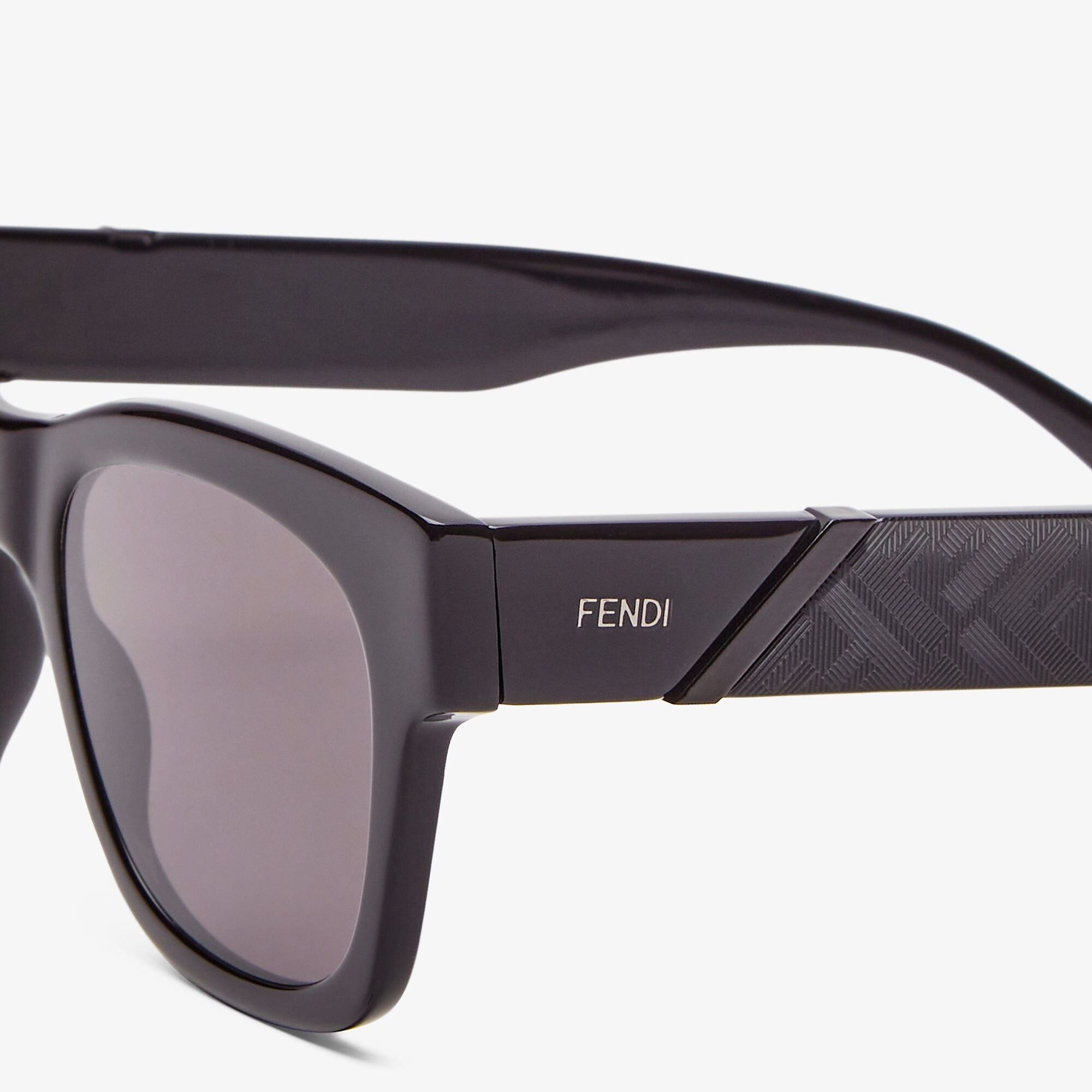 【新品未使用】FENDI グラフィ　ローブリッジフィット アセテート サングラス FOA517V1PF1N5W_03?wid=2000&hei