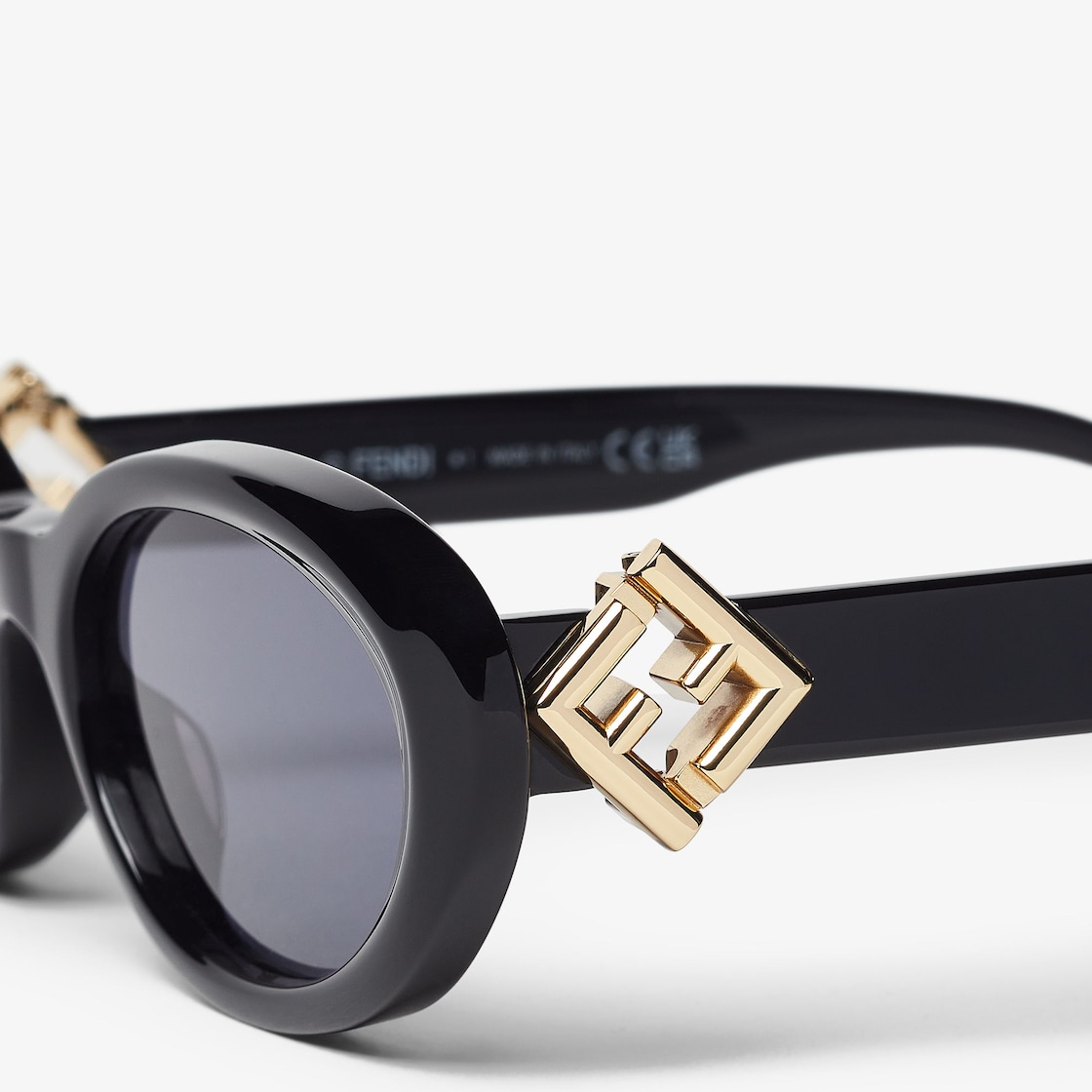 ウィメンズ デザイナー サングラス | FENDI JP ウィメンズ デザイナー サングラス | FENDI JP