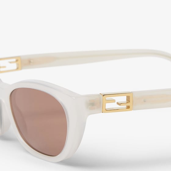 Fendi Cat-eye Baguette glasses in translucent creamy white | Thumbnail 3