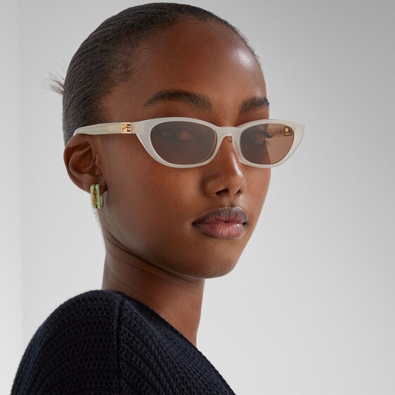 Fendi Cat-eye Baguette glasses in translucent creamy white | Thumbnail 4