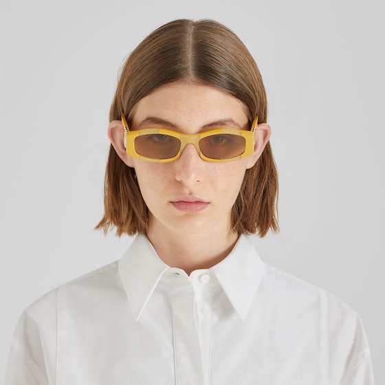Fendi Oval Forever glasses in acetate with iconic Pequin | Thumbnail 4