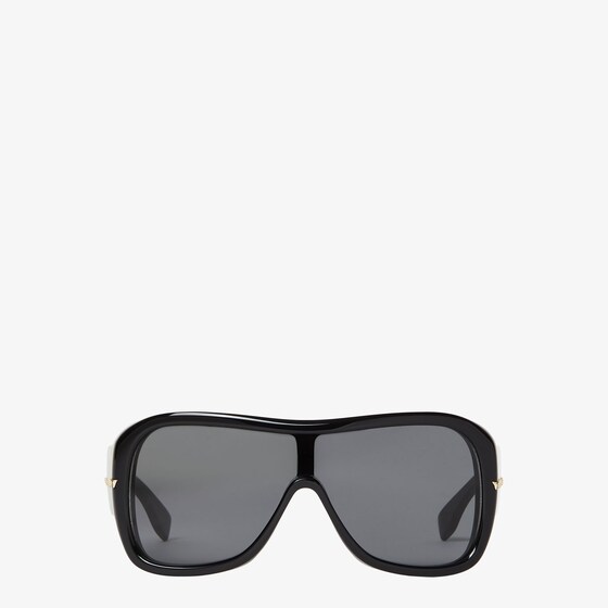 Fendi Graphic volumes and sculptural lines bring star status