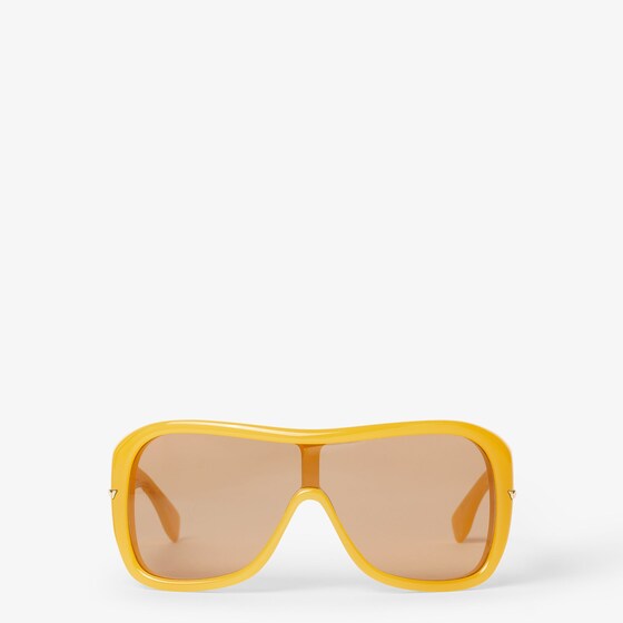 Fendi Graphic volumes and sculptural lines bring star status