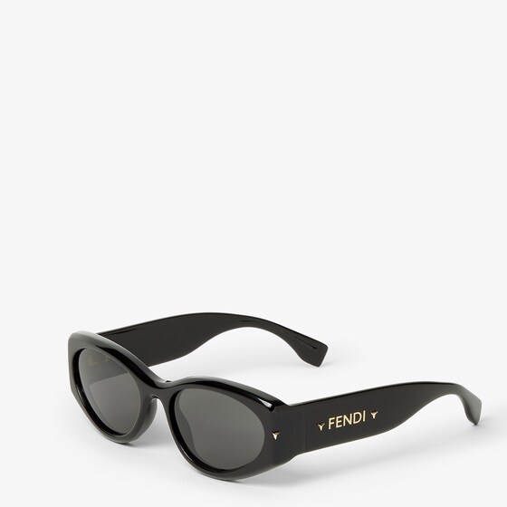 Fendi Graphic volumes and sculptural lines bring star status | Thumbnail 2
