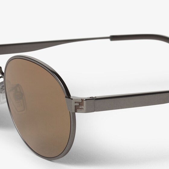 Fendi Metal oval sunglasses with a ruthenium finish | Thumbnail 3