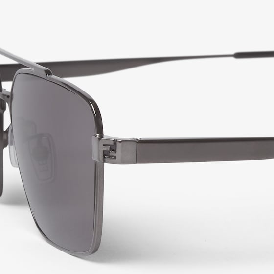 Fendi Ultra-lightweight, square pilot sunglasses made of metal | Thumbnail 3